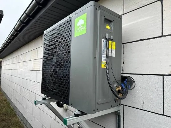 Freistehende Villa mit Mycond Split Wärmepumpen der BeeHeat Serie