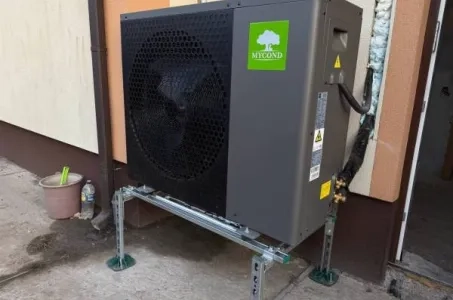 Reihenhaus mit Mycond Split Wärmepumpen der BeeHeat Serie