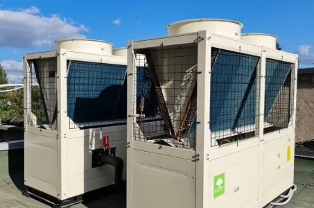 Produktionsanlage mit Mycond Modular Wärmepumpe STANDARD MCU