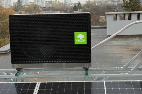 Gewerbliche Dachinstallation mit Mycond BeeSmart Wärmepumpe